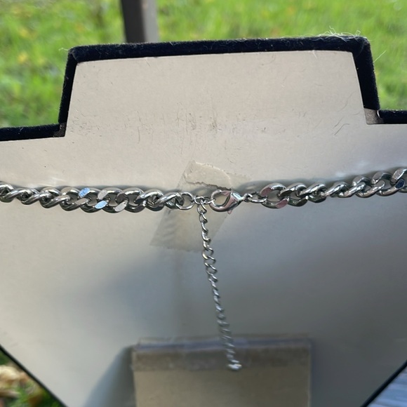 Elegant necklace just $20 - Picture 3 of 4